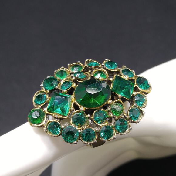 Vintage Emerald Green Rhinestone Ring, Size 7 Adjustable, 1960s - Picture 5 of 10